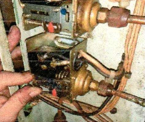 ENGINE CONTROL ROOM AIR CONDITIONING COMPRESSOR REPLACEMENT FOR THE VESSEL AT CAM PHA ANCHORAGE